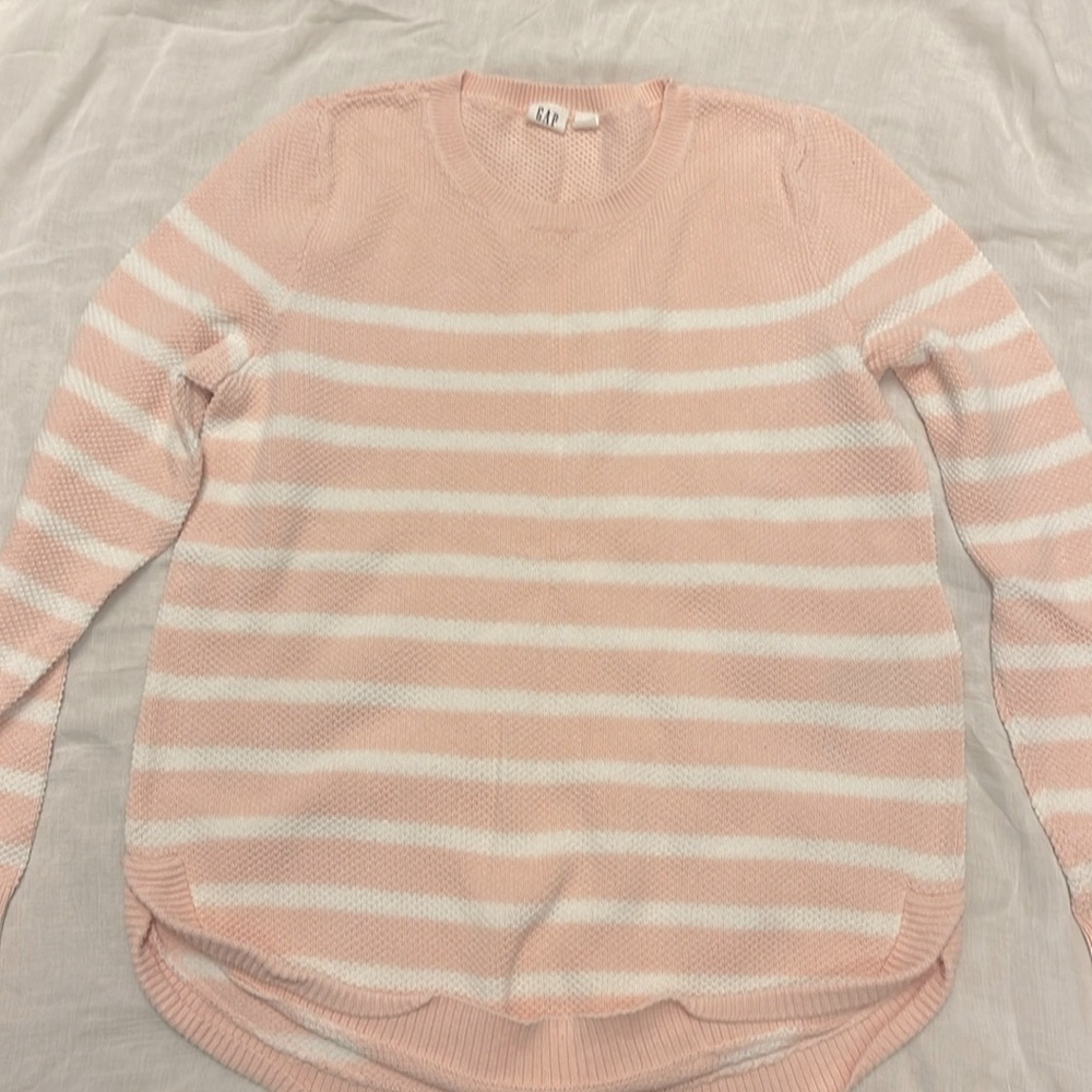 Gap sweater